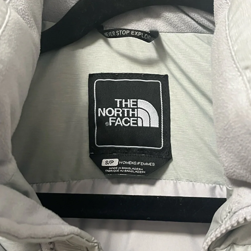 The North Face Women's 700 Goose Down Puffer Vest Gray - Picture 4 of 9